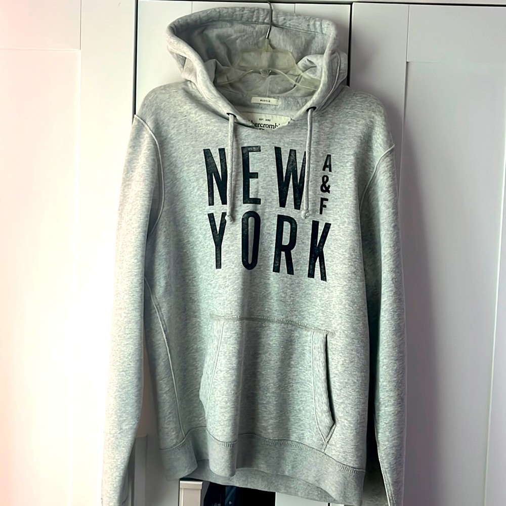 ABERCROMBIE & FICHT HOODIE SWEATER NEW YORK LOGO SIZE LARGE LIKE NEW